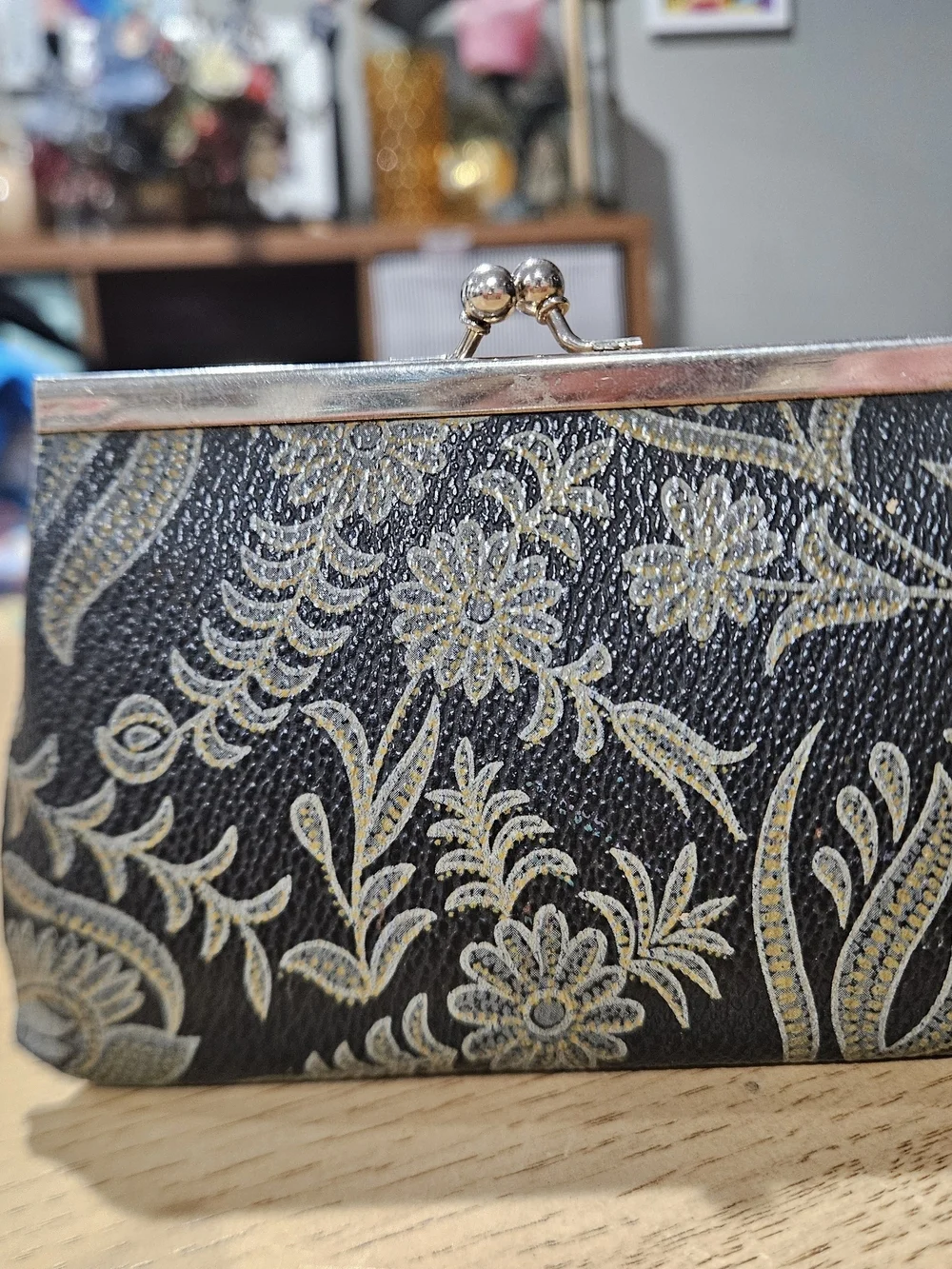 Vintage Floral Kiss Lock Coin Purse Wallet – Retro Mod Change Purse